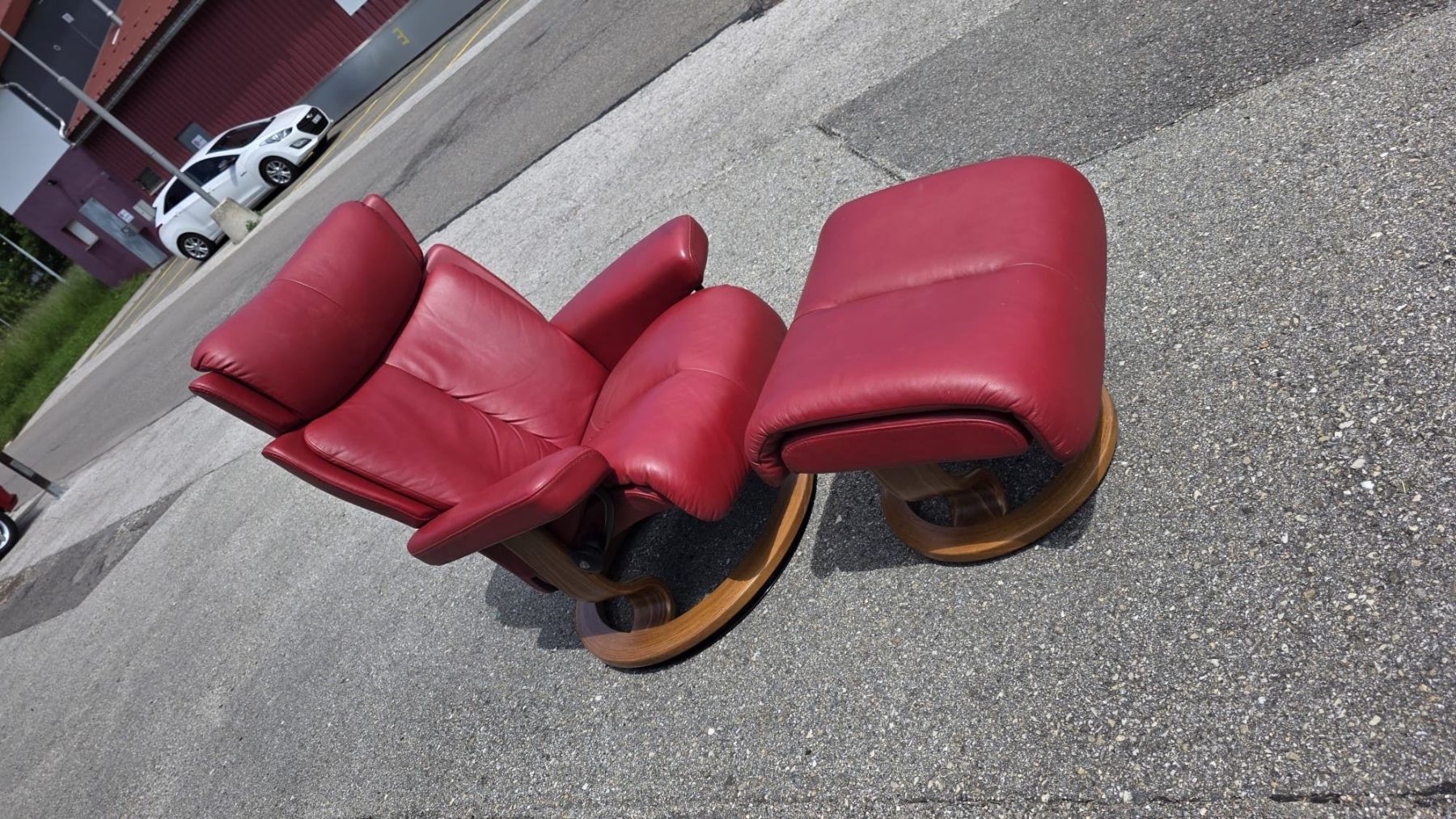 Stressless Sessel: Fauteuil Stressless Magic + Ottoman - Cuir Rouge – Gebraucht aus Le Locle von marylise01