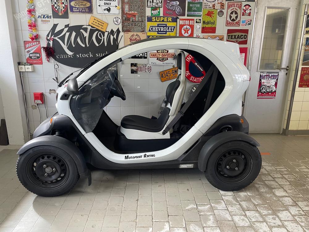 Renault Twizy mit diversen Teilen