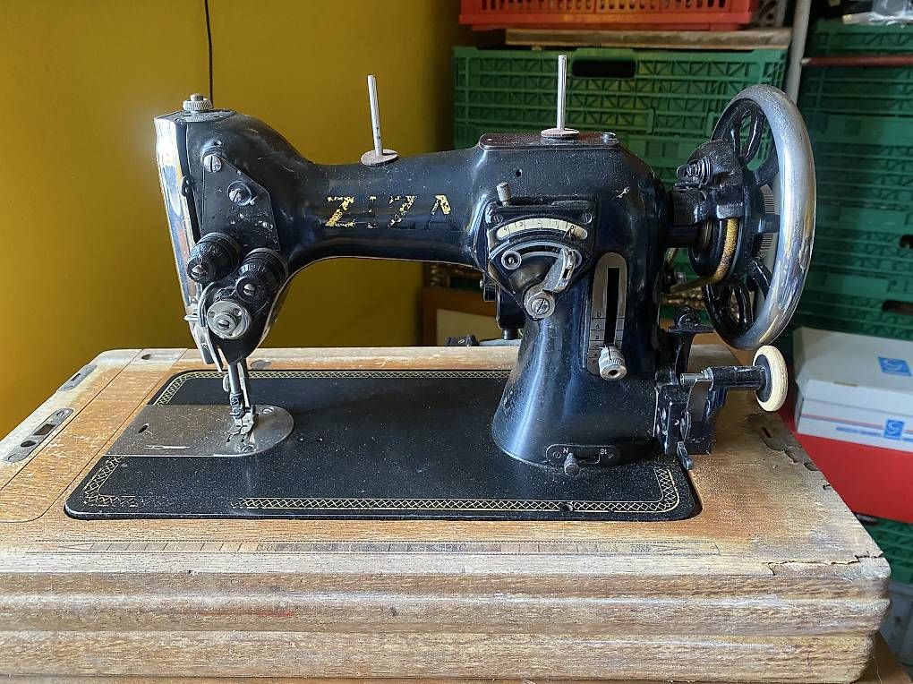 Macchine da cucire: Macchina cucire  – Usato da Agarone venduto da creativa1963 2