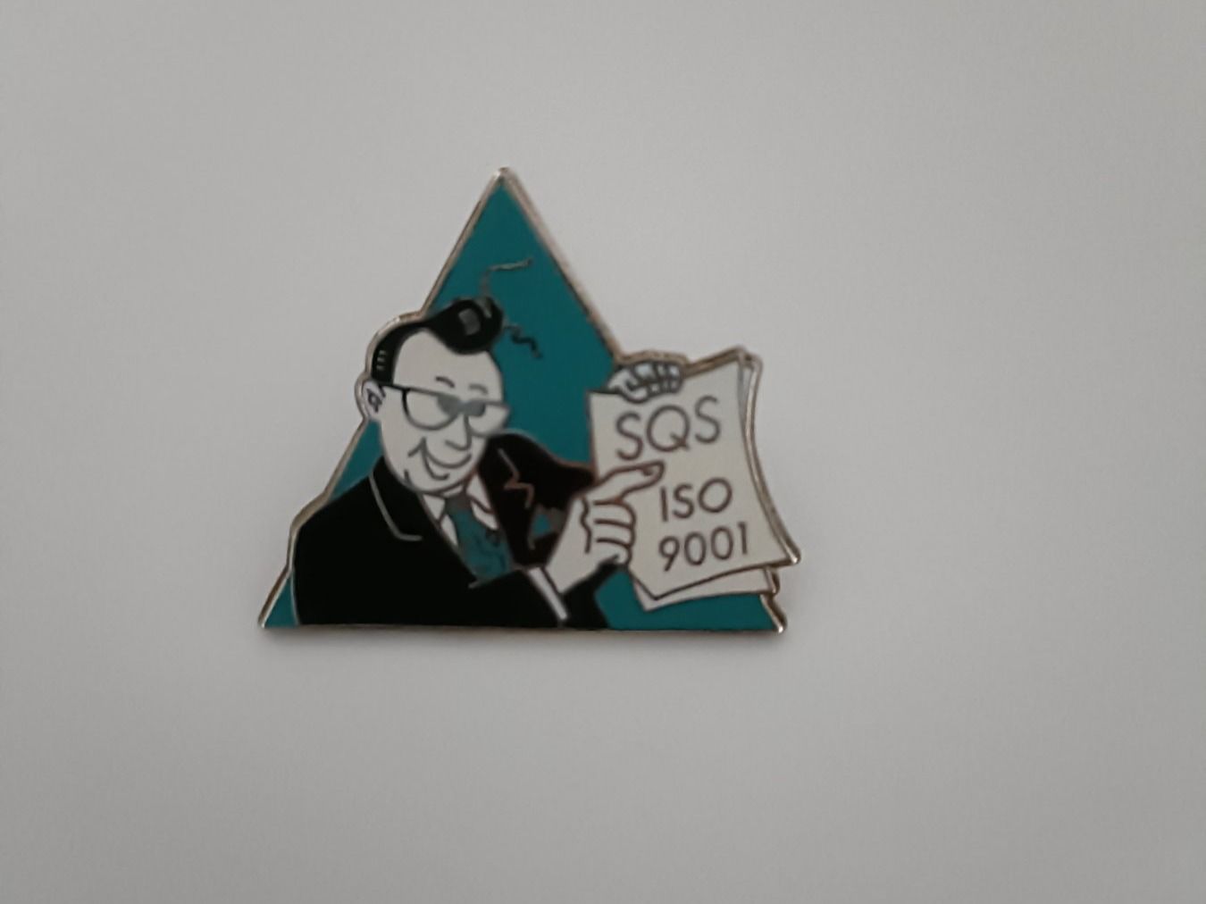 Placchette & Badge: Pin SQS ISO 9001 - Box 20 – Usato da Köniz venduto da Pinscollect