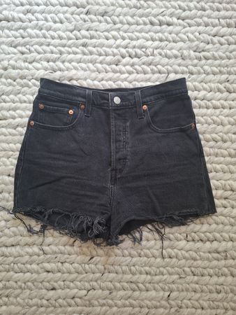 Levi's Ribcage Black Denim Shorts, Gr. 28