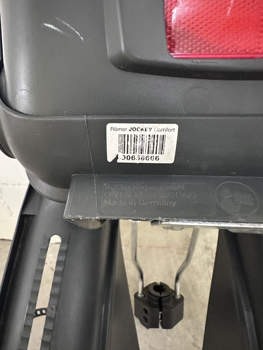 Britax Römer Seggiolini per auto: Britax Römer Fahrradsitz – Usato da Kollbrunn venduto da luc_vt2k 3