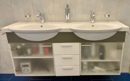 Doppelwaschtisch mit Unterschrank