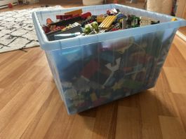 Kiste mit gemischten Legos