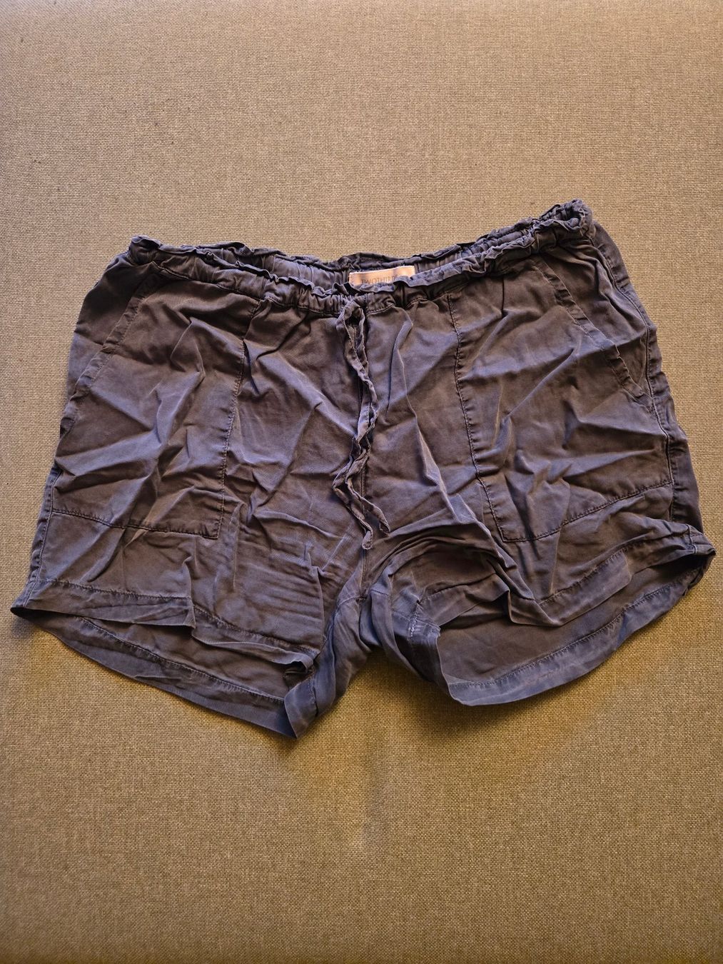 Twothirds Pantaloni: Kurze Hose von Twothirds – Usato da Volketswil venduto da ank_68mh