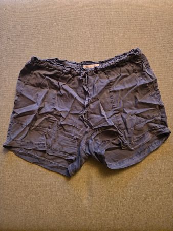 Kurze Hose von Twothirds