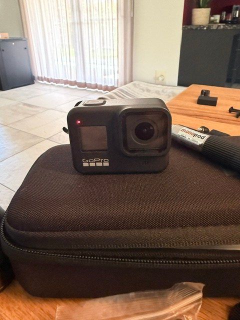 Gopro Action Cam: GoPro 8 Defekt, Rotes Licht – Defekt aus Büsserach von Hot_Shots 4