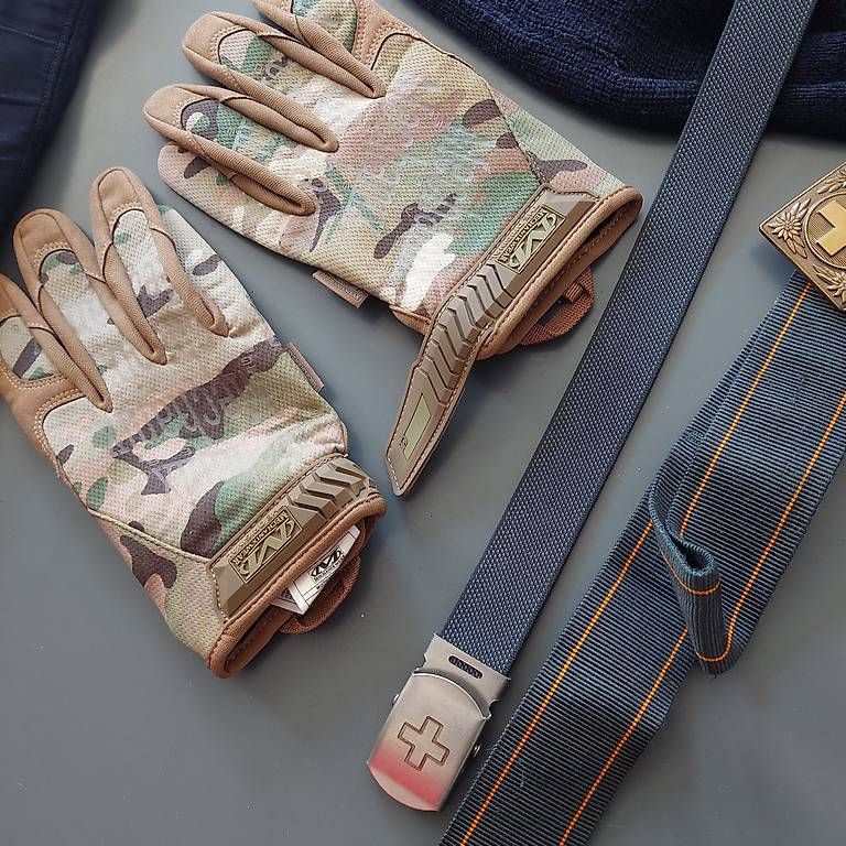Schweizer Armee Uniformi: Militärpullover Gr.48 Handschuhe Camounflage Offiziergürtel – Usato da Ermenswil venduto da Ingram0 1