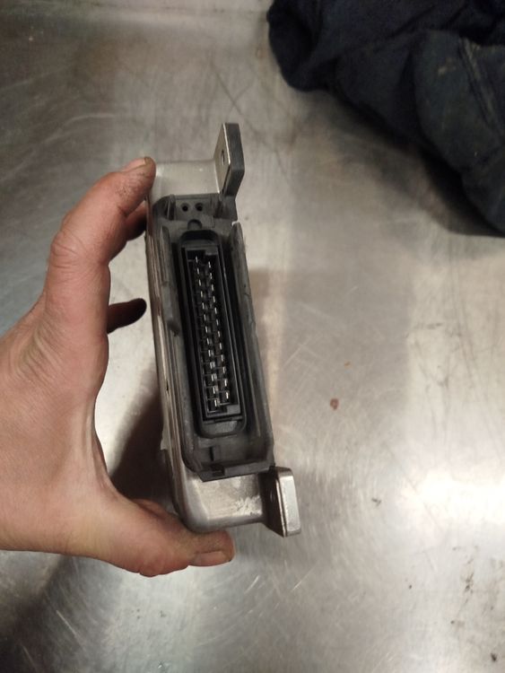 Boitier d'injection pour Opel Rekord 2.2E (Gebraucht) in Flanthey für ...