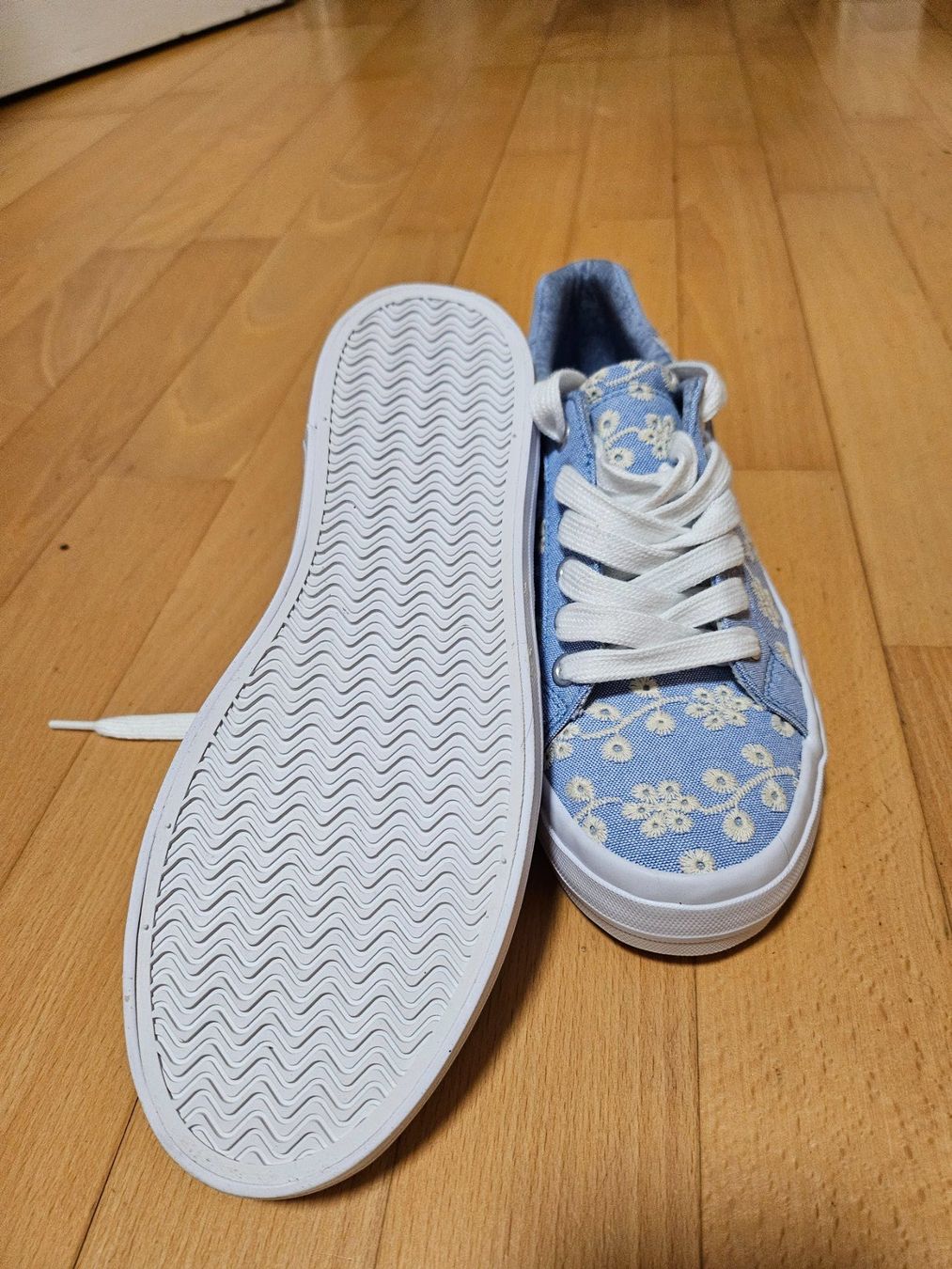 Graceland Scarpe da donna: Sneakers, hellblau mit Blumenapplikationen – Nuovo (secondo la descrizione) da Zürich venduto da qua_7dpq 1