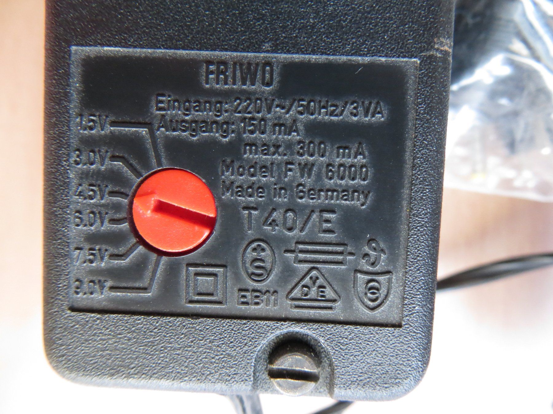 Caricabatterie: Stecker-Ladegerät Universal mit versch. Steckern 1.5 - 9V – Usato da Luzern venduto da Baumli1 2