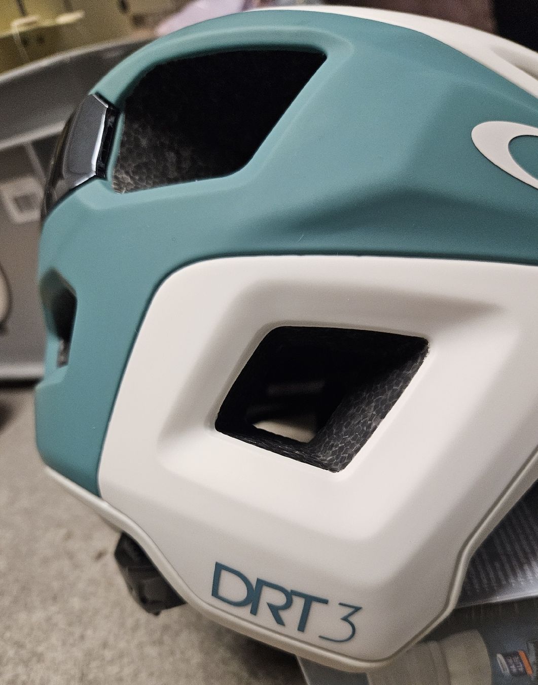 Oakley Caschi: Fahrradhelm Oakley DRT3  – Nuovo (secondo la descrizione) da Dachsen venduto da Topparts1 3