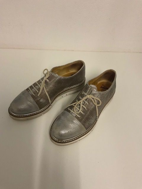 Scarpe da donna: leichter Schnürschuh – Usato da Lugnorre venduto da Sonnenschein1811