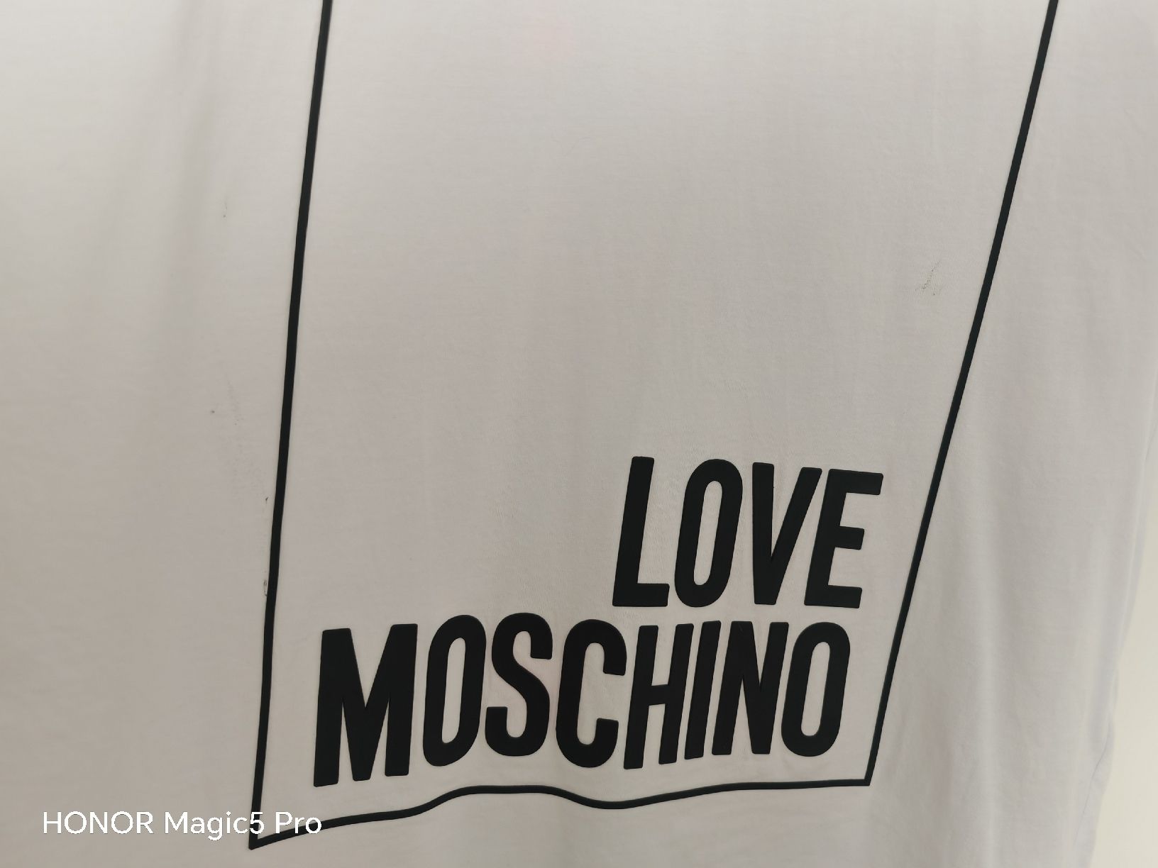 Moschino T-shirt: T-shirt – Nuovo (secondo la descrizione) da Birsfelden venduto da mar_8957 1