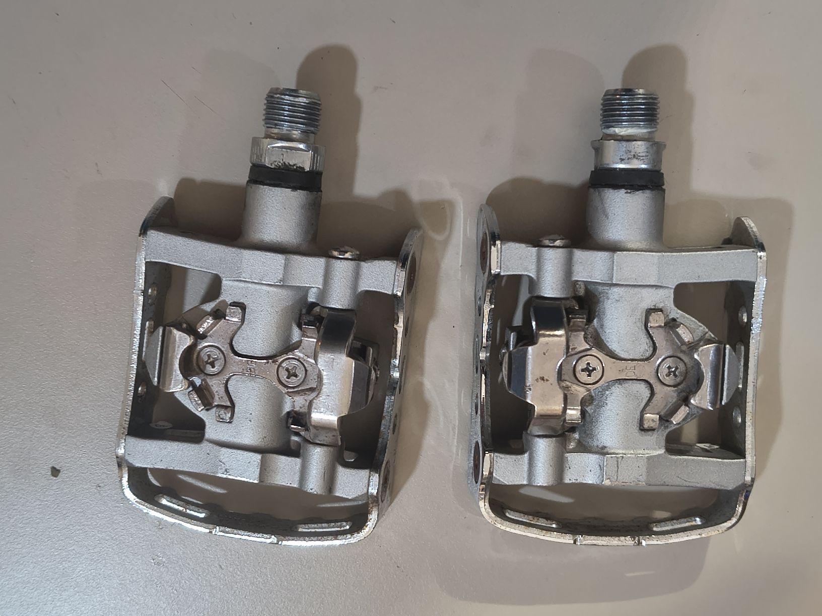Shimano Pezzi di ricambio: Fahrradpedale silberfarben mit Klickmechanismus einseitig  – Usato da Uznach venduto da igreub