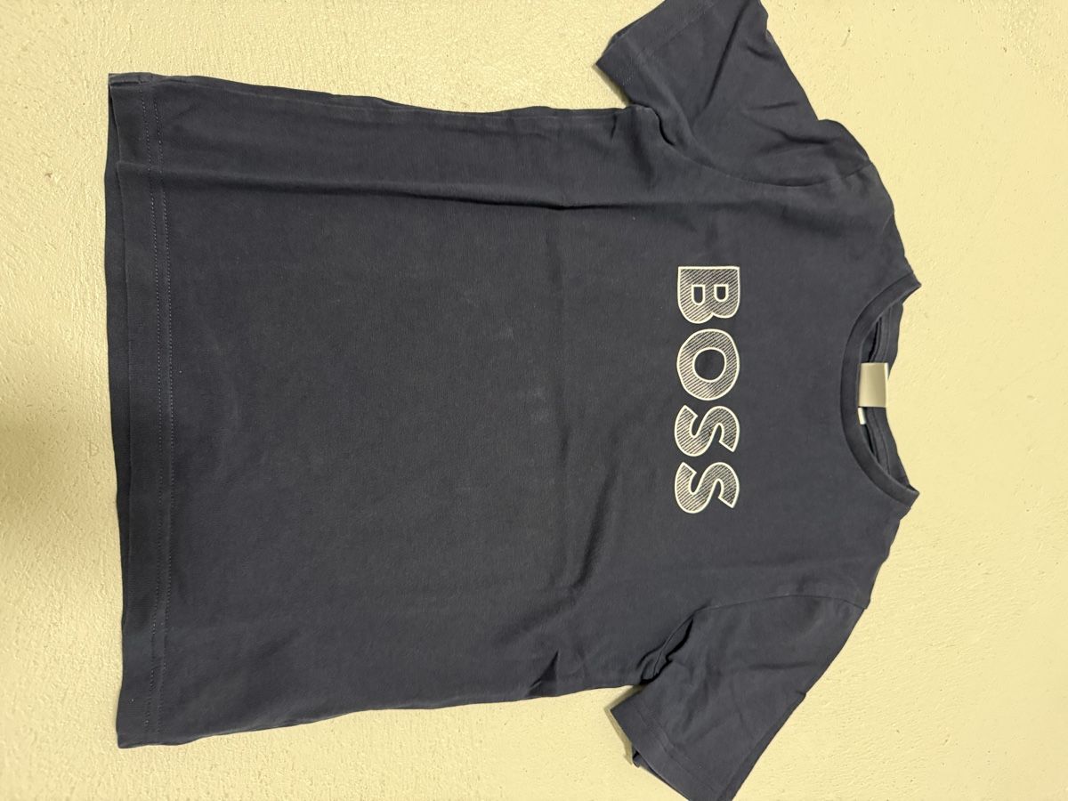 Hugo Boss T-Shirts: Boss Tshirt kinder gr 116 – Gebraucht aus Oberwil BL von napetak