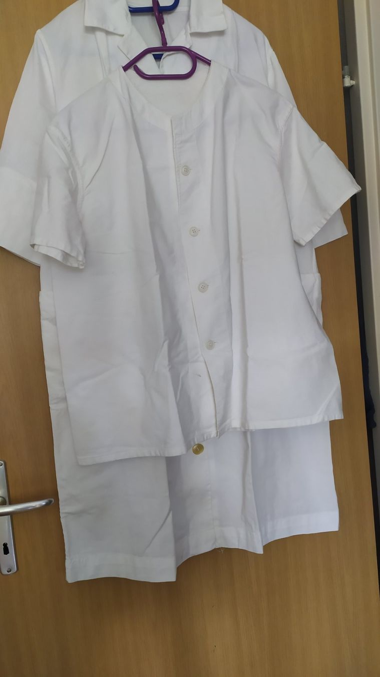 Altro per Abbigliamento & Protezione sul lavoro: 2 vieilles blouses de médecin – Usato da Chezard St-Martin venduto da Loucail 4