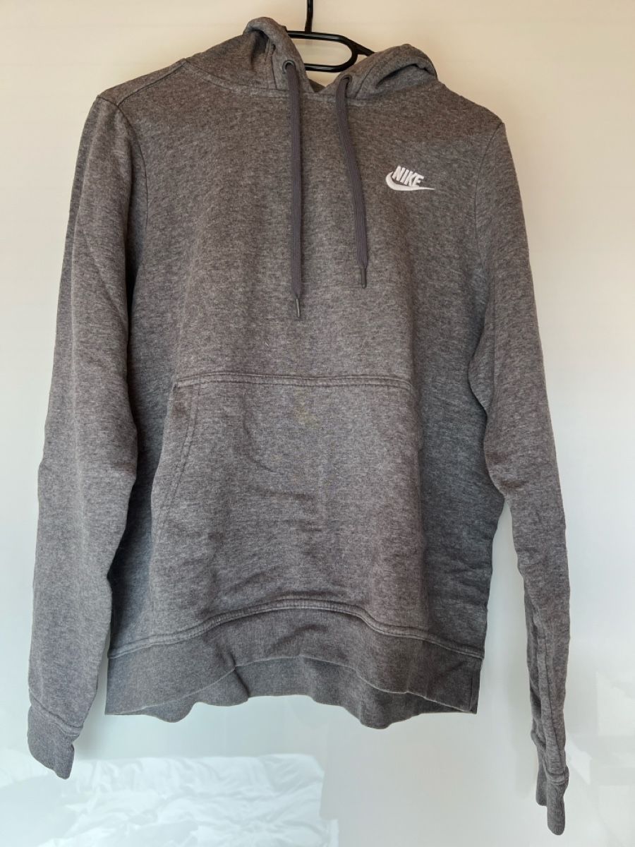 Nike Maglioni & Felpe: Pull à capuche Nike gris clair |taille M – Usato da Bossonnens venduto da noemie_01