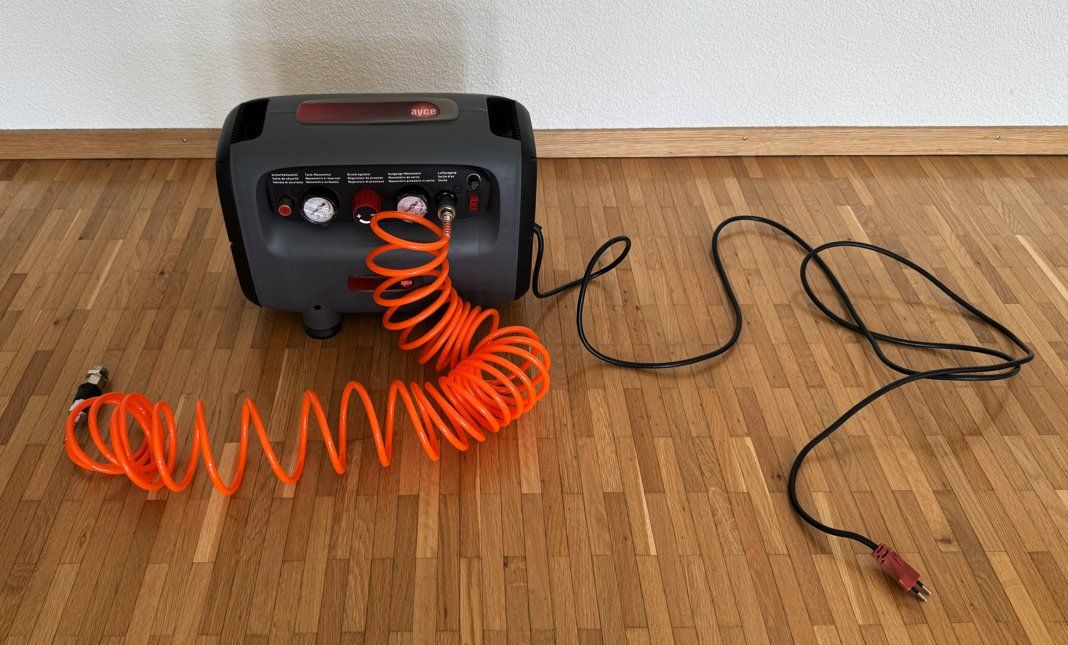 Kompressoren: Kompressor Ayce JL6 inkl. Spiralschlauch – Gebraucht aus Siebnen von heg_9p26