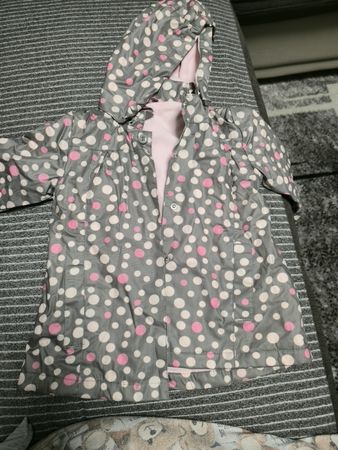 Mädchen Regenjacke mit Pünktchenmuster, Grösse 92