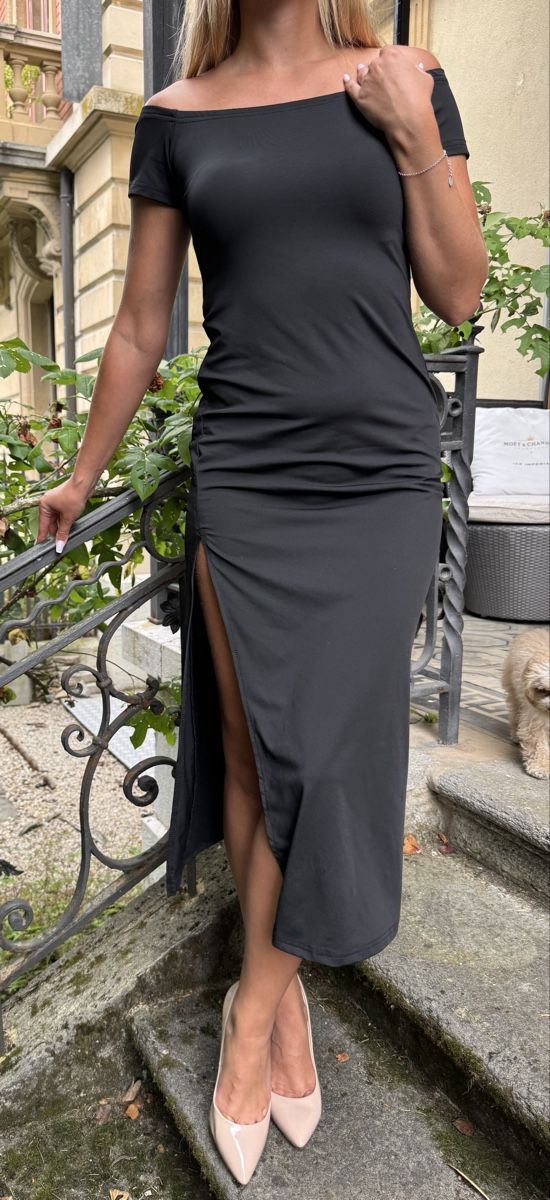 Robes: Une robe noire  – Neuf (Voir description) à Neuchâtel par yul_rg8p 1