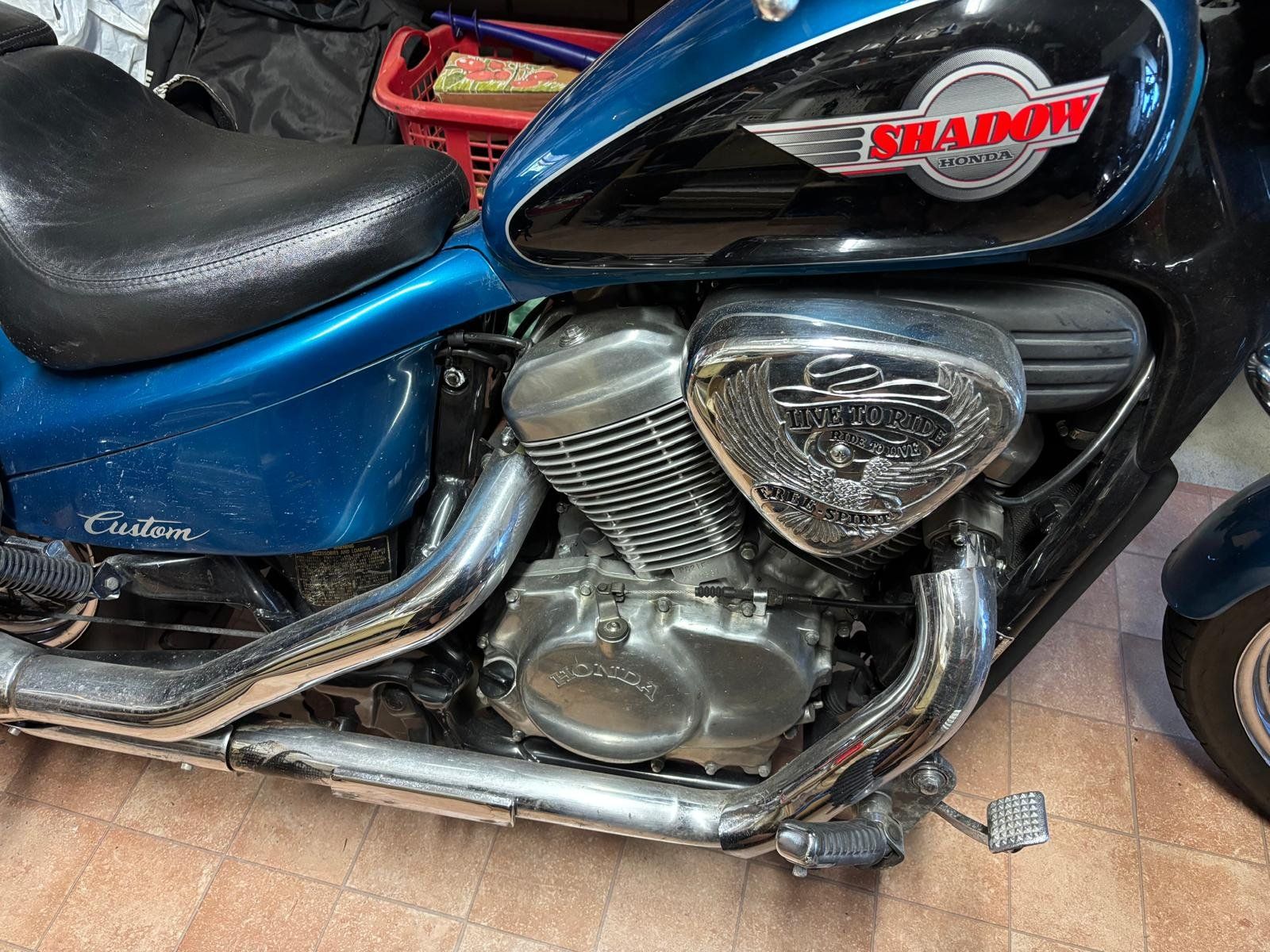 Honda Chopper: Honda Shadow VT 600 – Gebraucht aus Beckenried von Robiliano