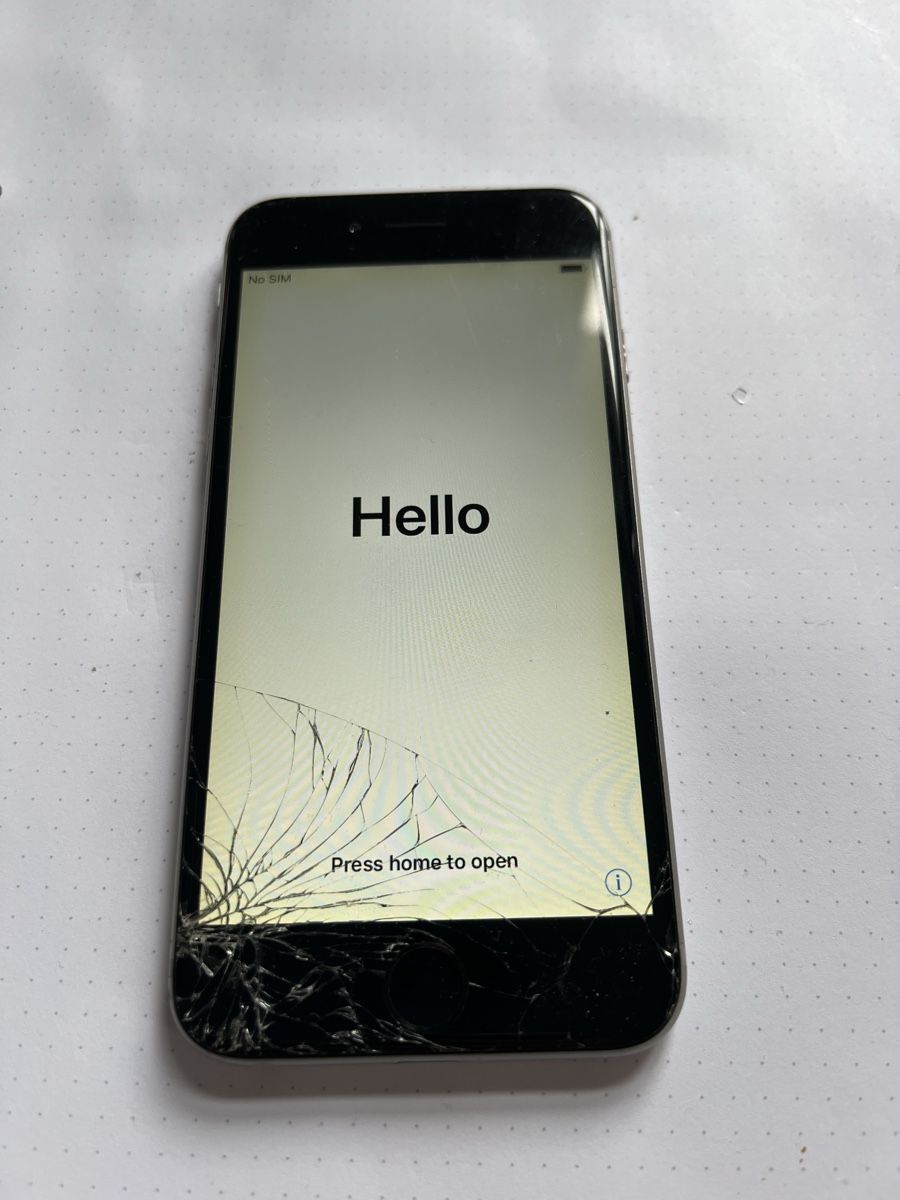 Apple Handys / Smartphones: Apple iPhone 6 Silber mit Displayschaden – Gebraucht aus Zürich von zleoh