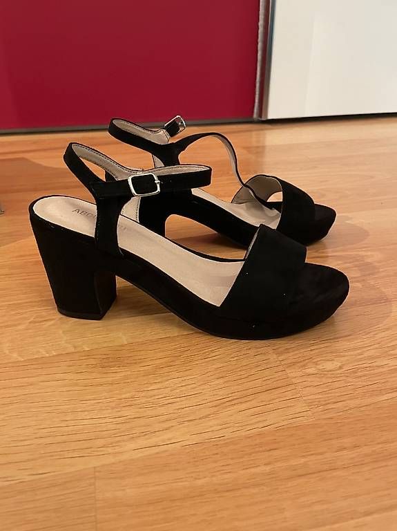 Scarpe da donna: Schwarze Absatzsandalen – Usato da Ins venduto da SchwabJanina