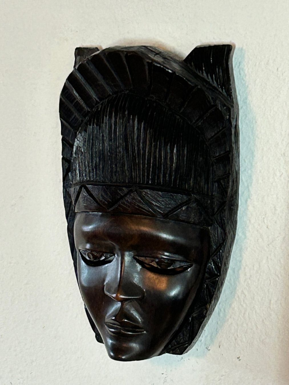Internationale Kunst: Afrikanische Wandmaske aus Ebenholz – Neu (gemäss Beschreibung) aus Rocourt von Vij_mz6g 5