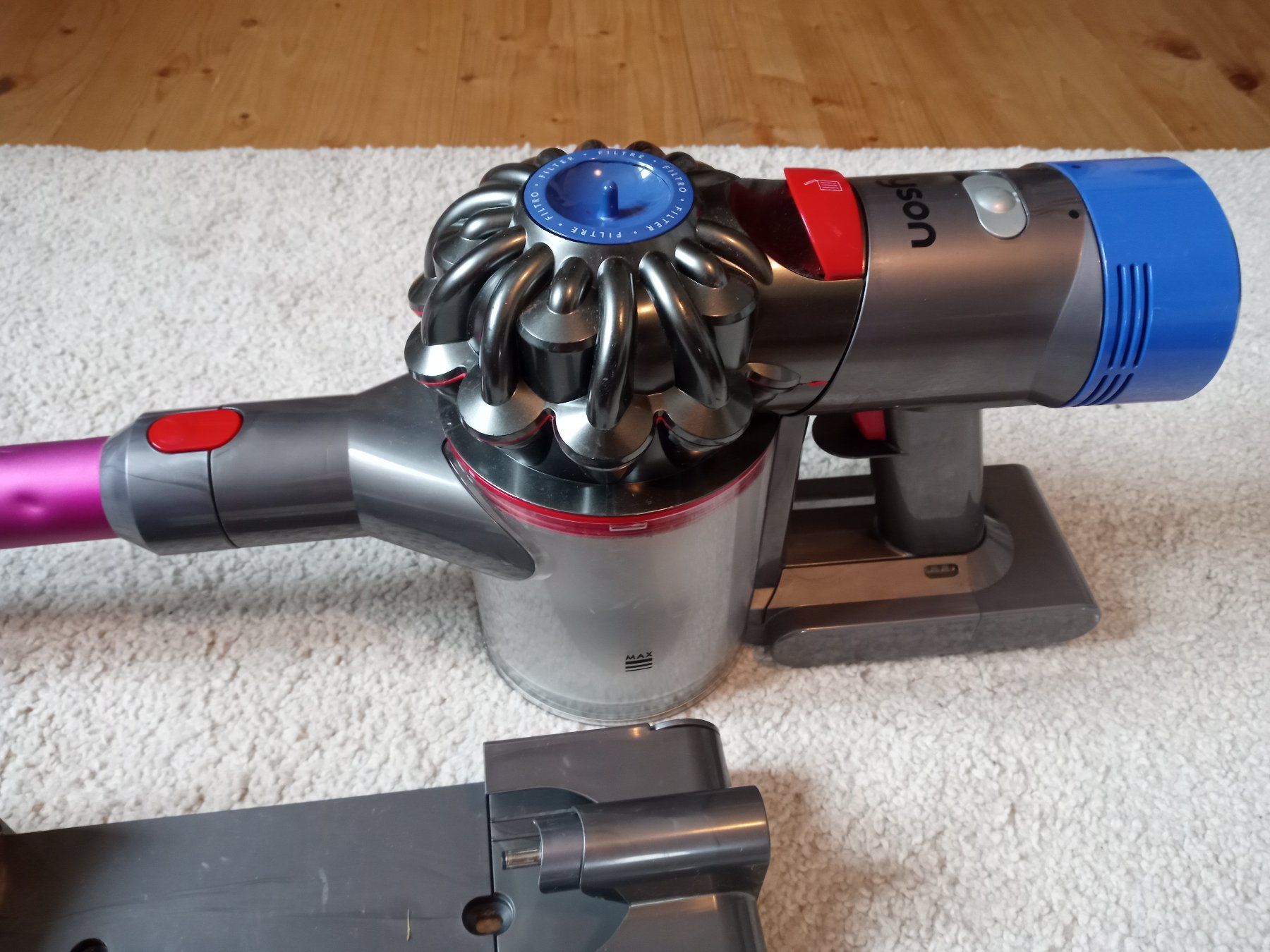 Dyson Staubsauger & Zubehör: Handstaubsauger Dyson V8 – Gebraucht aus Prez-vers-Siviriez von Monija70 2