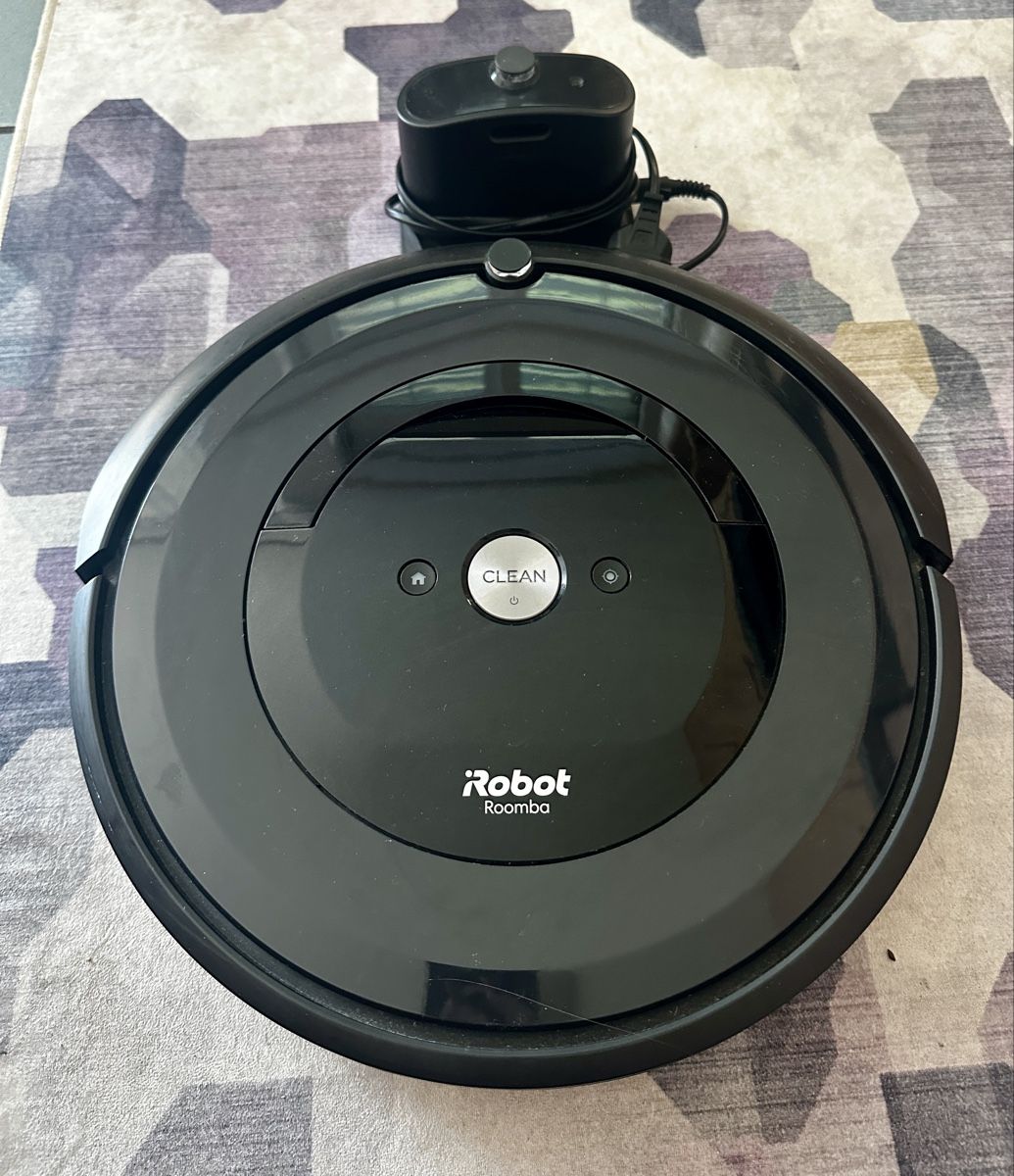 Irobot Aspirapolveri & Accessori: iRobot Roomba e5 Saugroboter inkl. Ladestation  – Usato da Horgen venduto da jul_pc5g