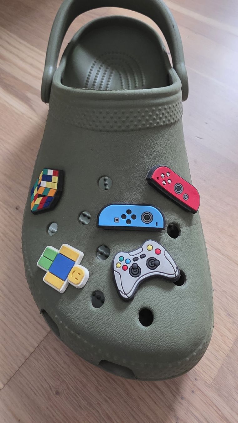 Crocs Scarpe da uomo: pins pour crocs accessoires  – Nuovo e nell'imballaggio originale da Orbe venduto da Orbaus 2