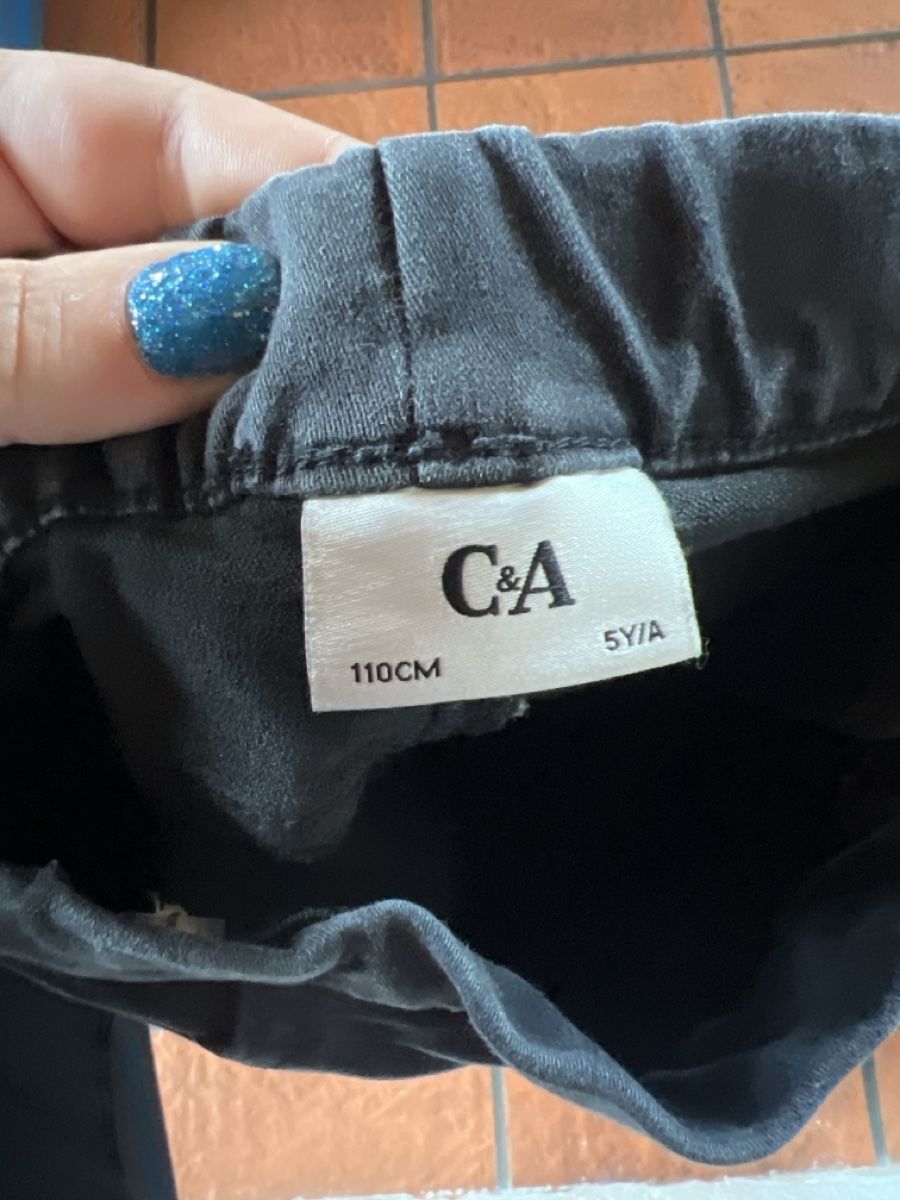 C&A Pantaloni: C&A Mädchen Jeans Gr. 110 mit Herzflicken – Usato da Fräschels venduto da Cesca 2