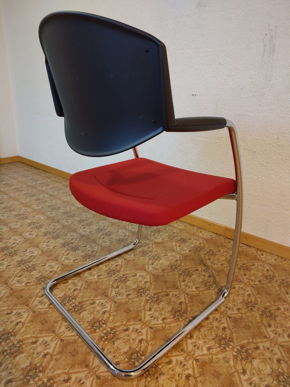 Giroflex Sedie: 3 Freischwinger Bürostühle  Giroflex – Usato da Beromünster venduto da Klaroergeli 1