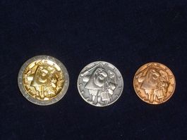 Satz Plaketten 1991 Basel. Gold, Silber, Kupfer mit Nadel