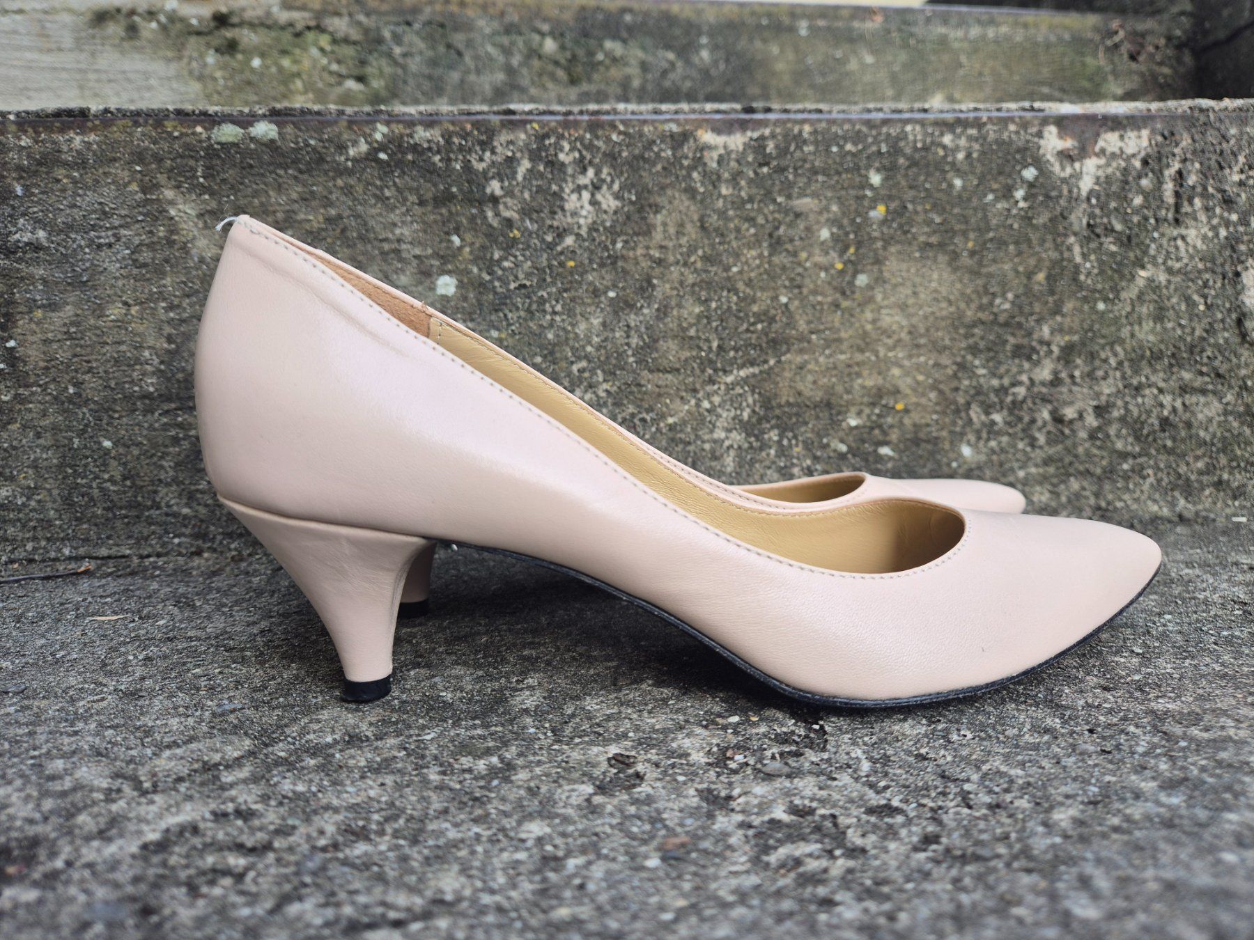 Navyboot Scarpe da donna: Pumps Navyboot 38.5 Lackleder beige – Usato da Oberrohrdorf venduto da ma-vie