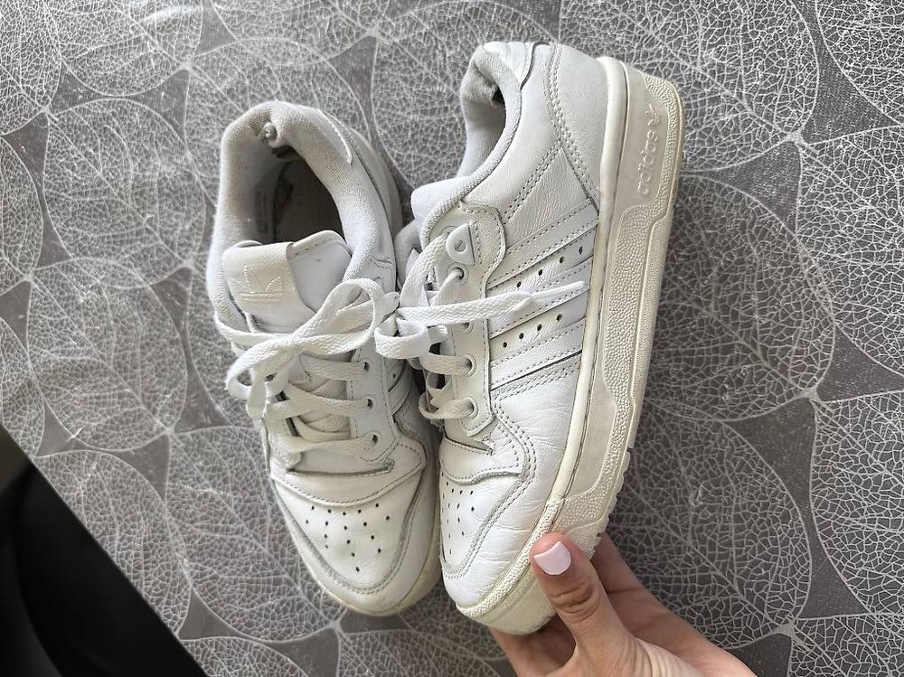 Adidas Scarpe da donna: Adidas Schuhe, weiss, gebraucht, Gr. 37.5Schnäppchen! – Usato da Luzern venduto da Lorena.haj 4