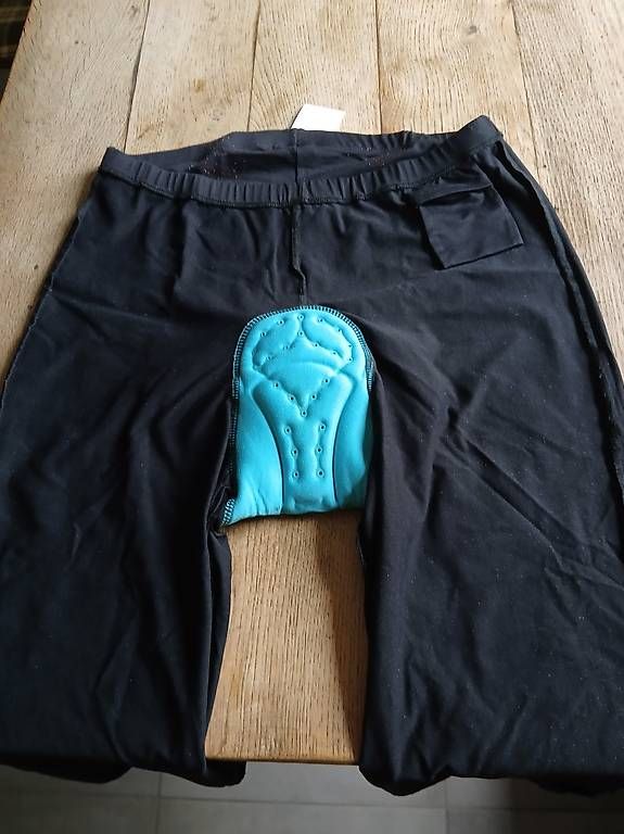 Pantaloni: Gut erhaltene 7/8 Velohose – Usato da Arlesheim venduto da edmss 2