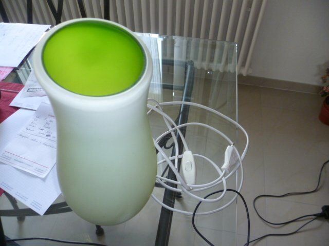Nachttische: Nachttischlampe Glas weiss innengrün E14 – Gebraucht aus Zeiningen von elcanaja 1
