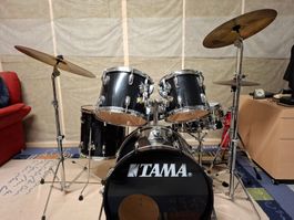 Schlagzeug Tama Swingstar mit Zubehör und Stuhl