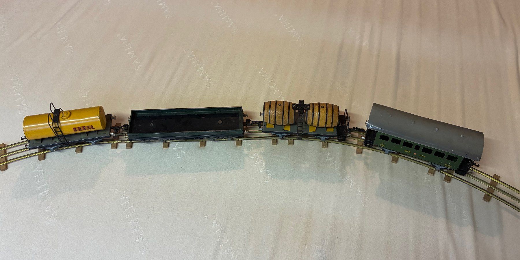 Buco Modellini di ferrovie: Buco Modell Eisenbahnwagen 4 Stk., Spur 0, 32mm – Usato da Uznach venduto da Kas-Fri