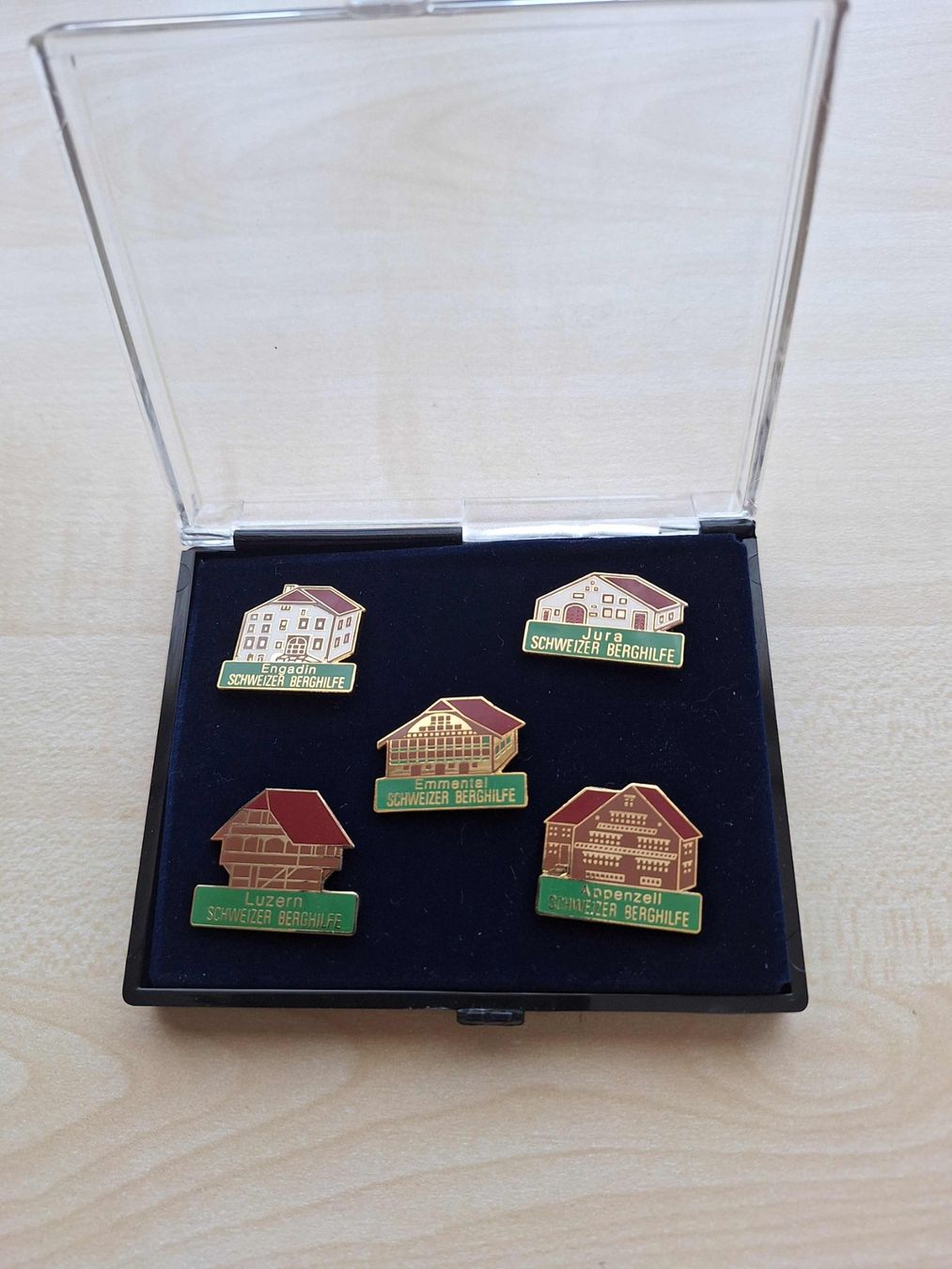 Plaketten & Abzeichen: Pins – Neu (gemäss Beschreibung) aus Oberuzwil von olga18r