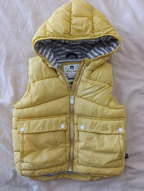 C&A Lotti & Set di vestiti: Junge Weste – Usato da Ittigen venduto da mih_vj86