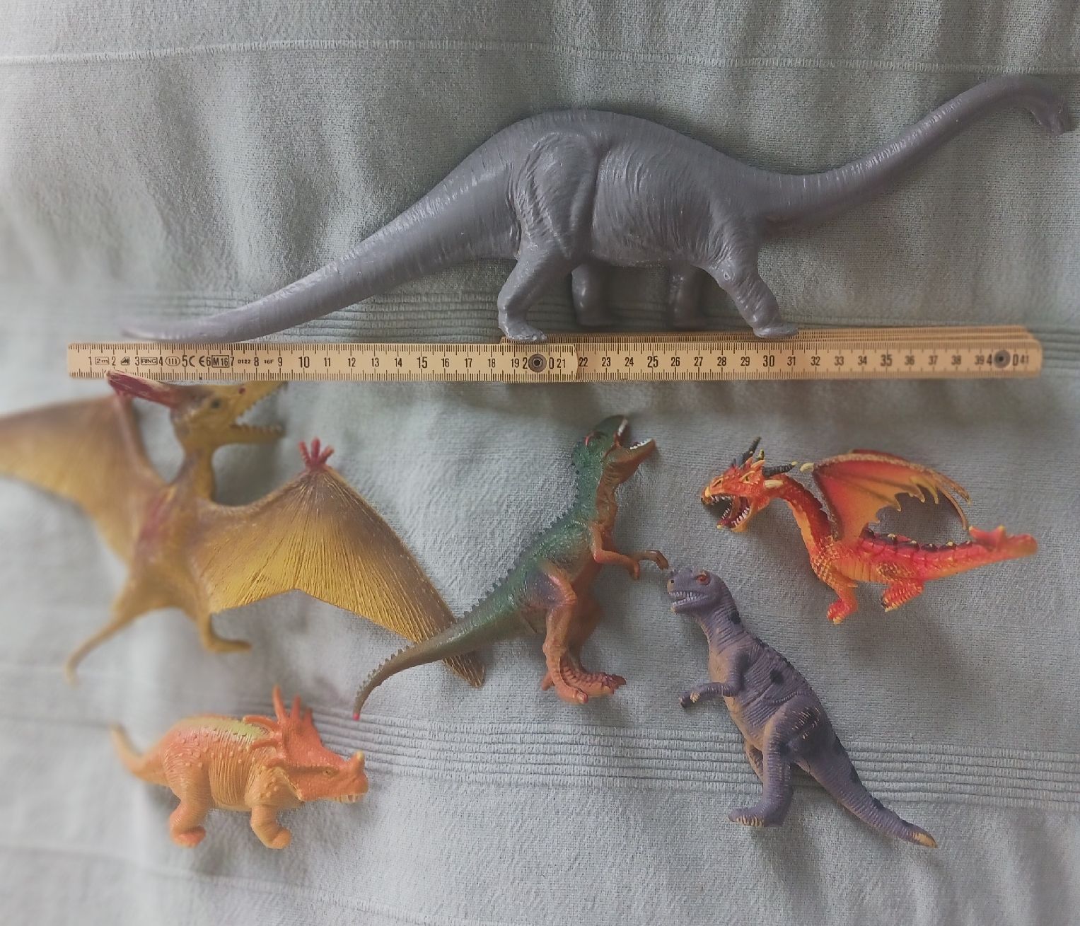 Statuette: 6 Dinos – Usato da Spiegel b. Bern venduto da M.Raymond