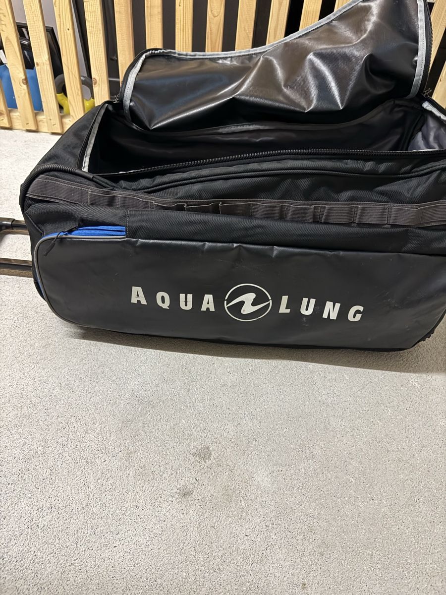 Valigie: Tauchtasche Aqualung mit Rollen und Griff – Usato da Schmerikon venduto da Scuba95 2