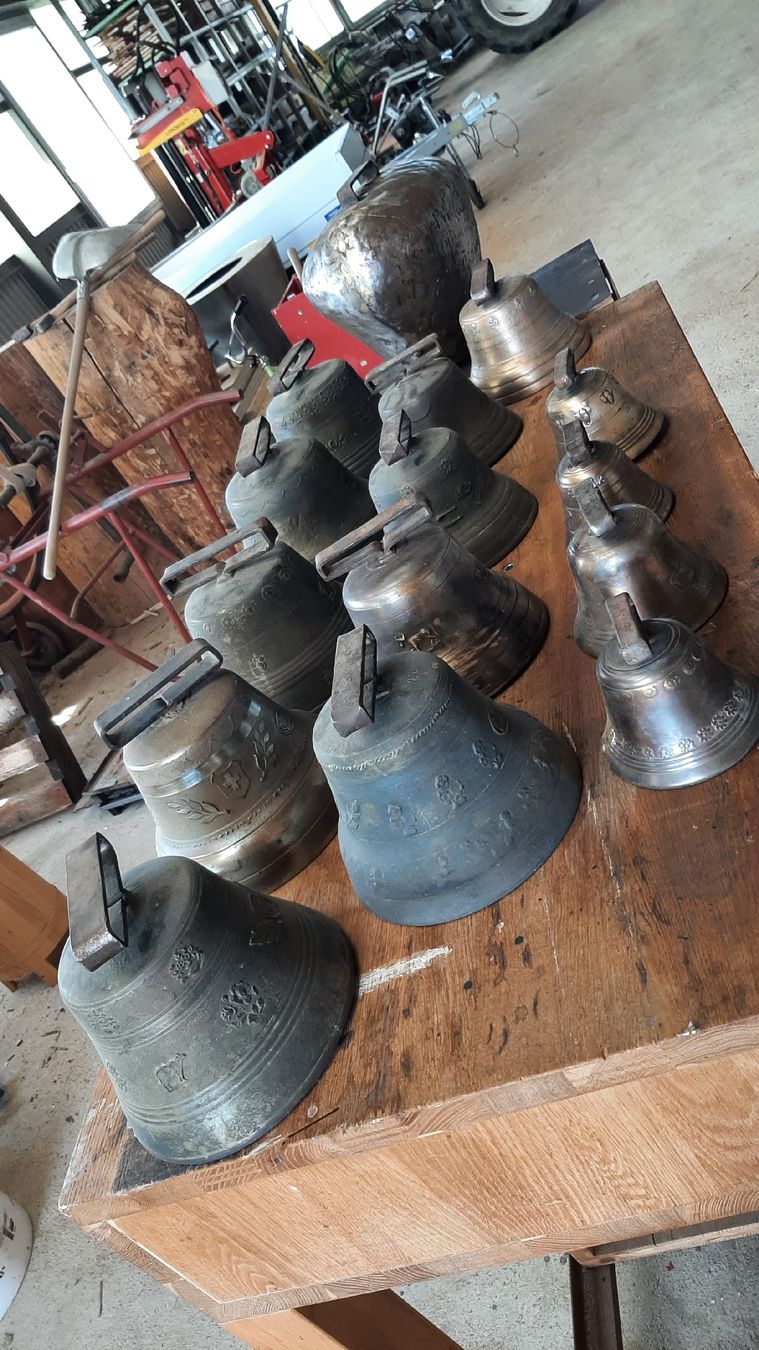 Cloches & sonnailles: Schellen und Treichel – D'occasion à Menzberg par Tschippi 2