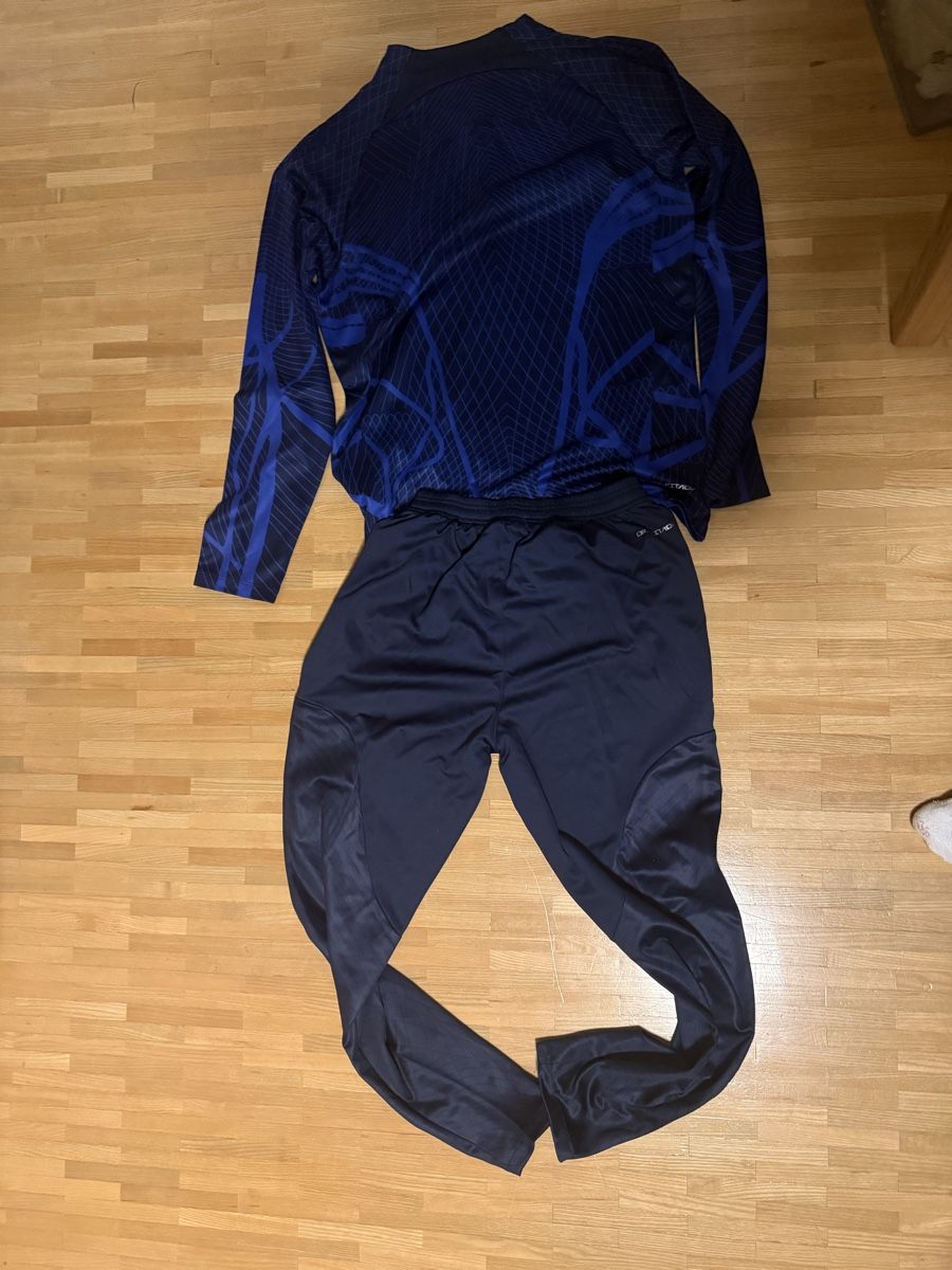 Nike Completi: Frankreich Trainingsanzug Grösse L – Usato da St. Gallen venduto da LeonMatteon1879 1