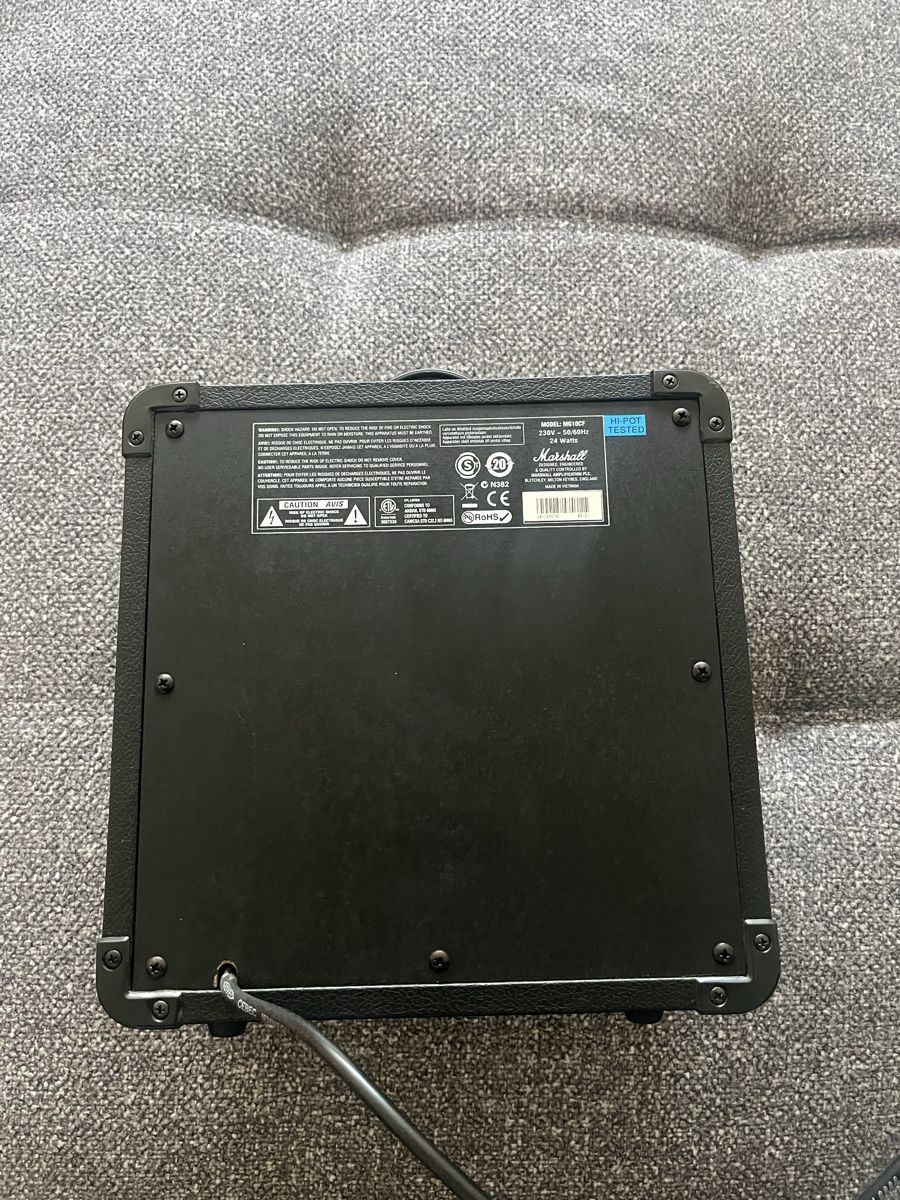 Marshall Amplificateurs: Amplificateur Marshall MG10  – D'occasion à Genève par sch_xv8q 1