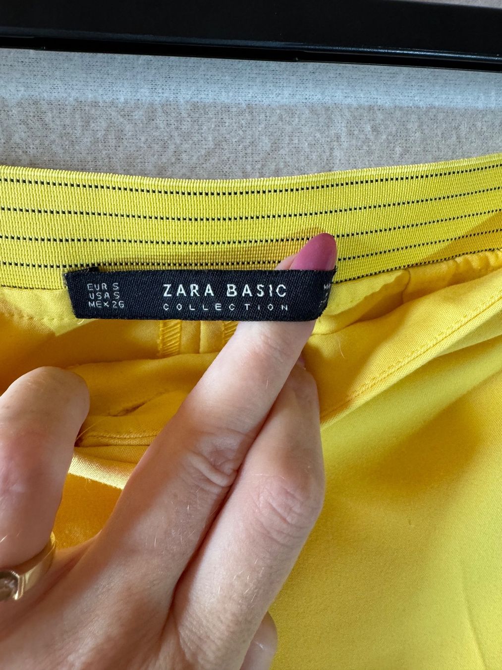 Zara Pantaloni: Gelbe Hose von Zara Gr. S – Usato da Grosswangen venduto da second_hand_dress 6