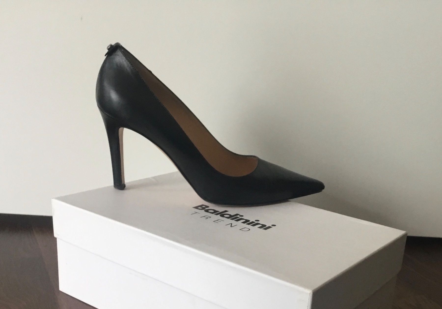 Baldinini Scarpe da donna: Baldinini pointed-toe leather pumps 39 – Usato da Basel venduto da 18Inspiration